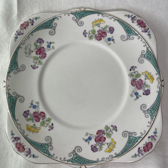 VTG Royal Grafton England Square Scalloped 9” Floral Bone China Side Plate - Picture 1 of 4
